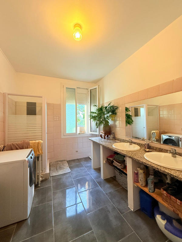 Maison - 203 m² - 9 pièces