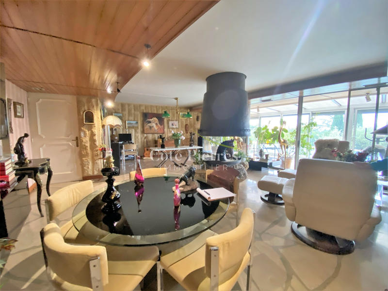 Villa - 200 m² - 6 pièces