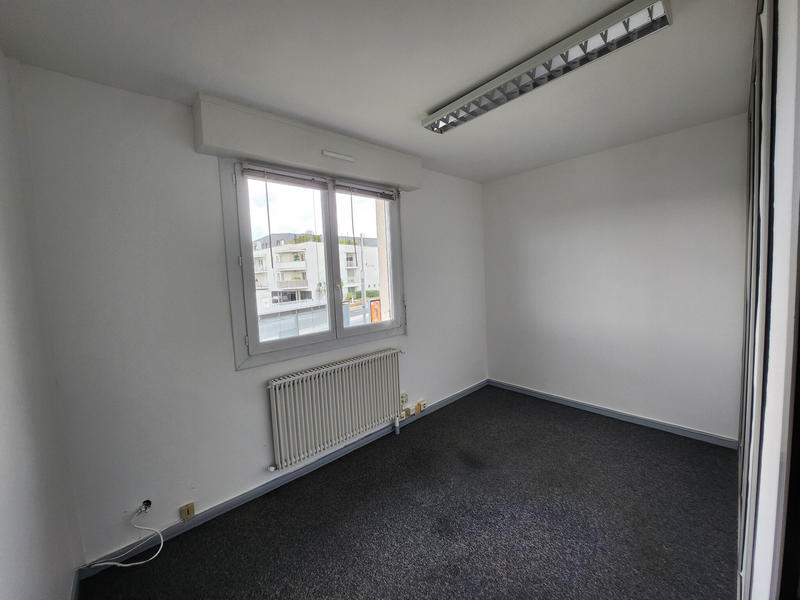 Bureau - 67 m² - 4 pièces