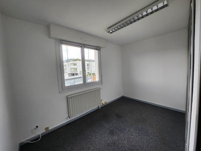 Bureau - 67 m² - 4 pièces
