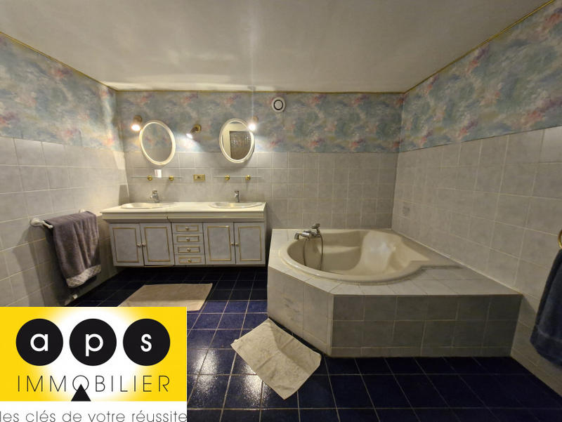 Maison - 300 m² - 10 pièces