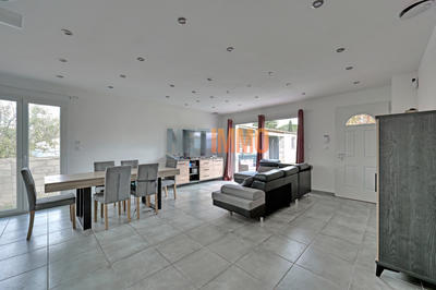 Villa - 100 m² - 5 pièces