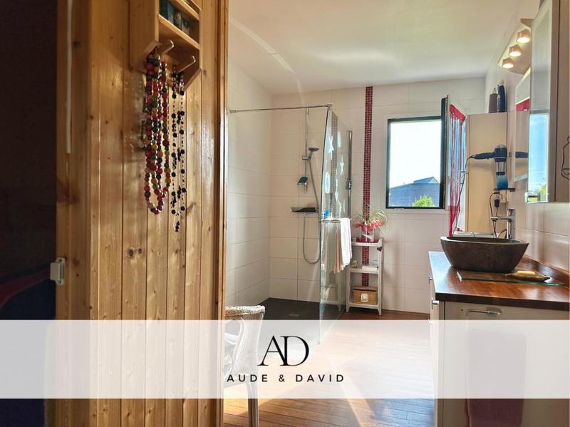 Maison - 220 m² - 8 pièces