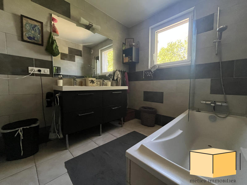 Villa - 215 m² - 8 pièces