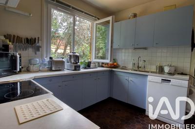 Maison - 230 m² - 10 pièces