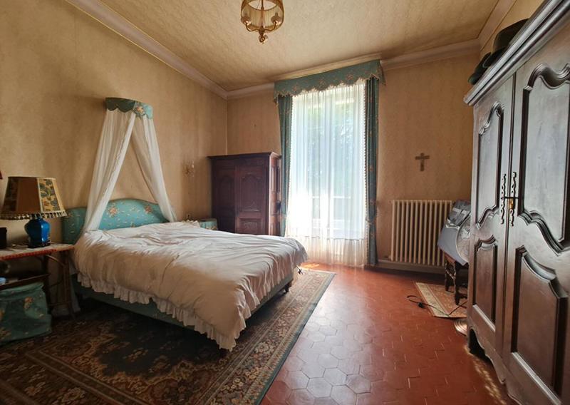 Maison - 330 m² - 10 pièces