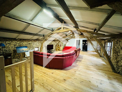 Demeure - 789 m² - 34 pièces