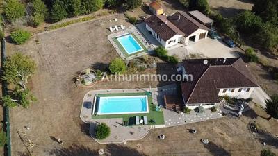 Maison - 239 m² - 8 pièces