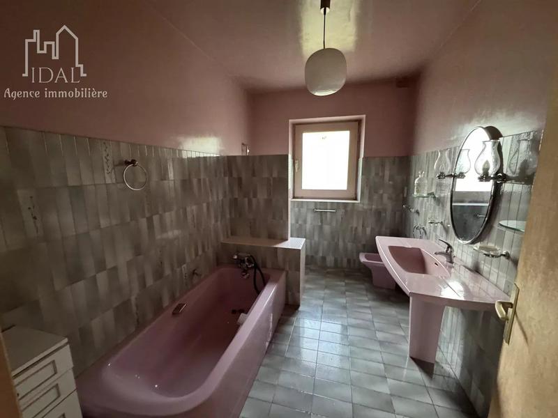 Maison - 272 m² - 11 pièces