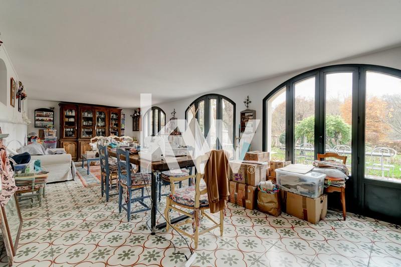 Maison - 290 m² - 11 pièces