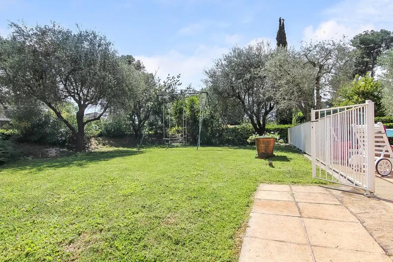 Maison - 238 m² - 9 pièces