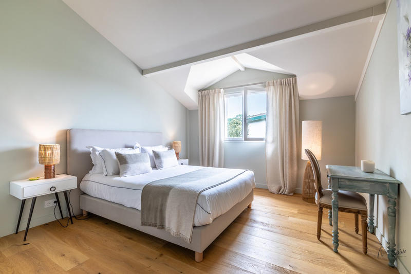 Maison - 312 m² - 8 pièces