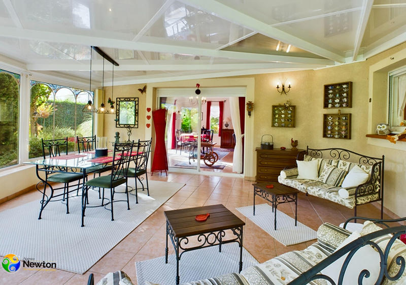 Maison - 260 m² - 9 pièces