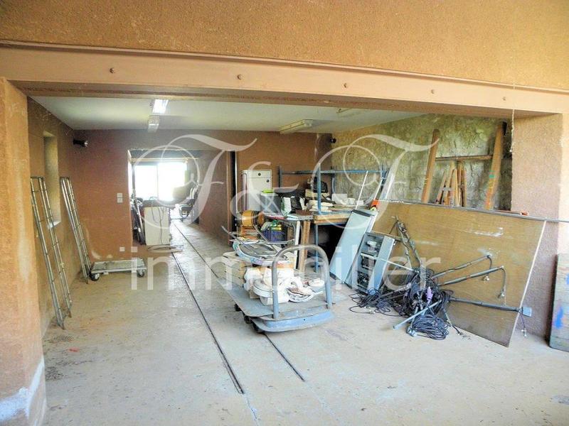 Propriété - 3 000 m²