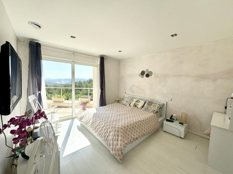 Villa - 200 m² - 7 pièces