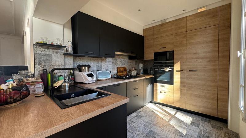 Maison - 203 m² - 6 pièces