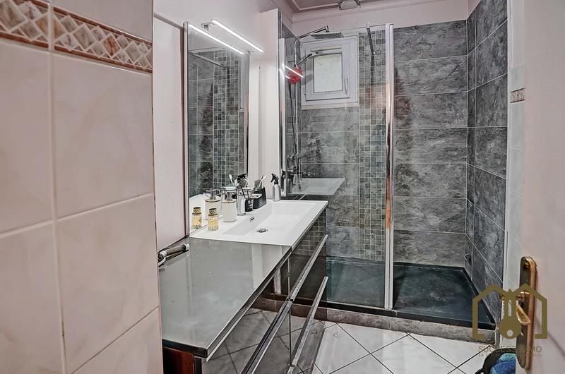 Maison traditionnelle - 198 m² - 5 pièces