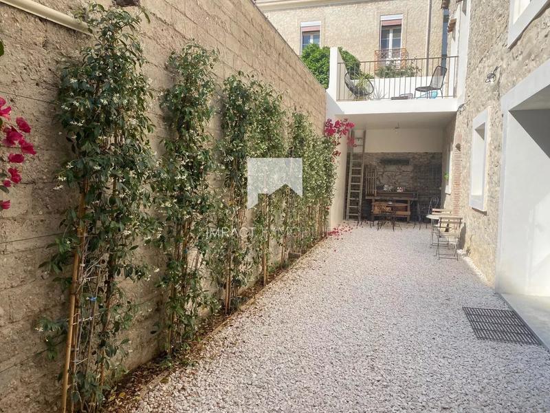 Maison - 230 m² - 6 pièces