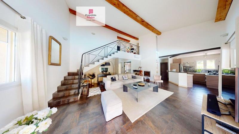 Maison - 140 m² - 5 pièces