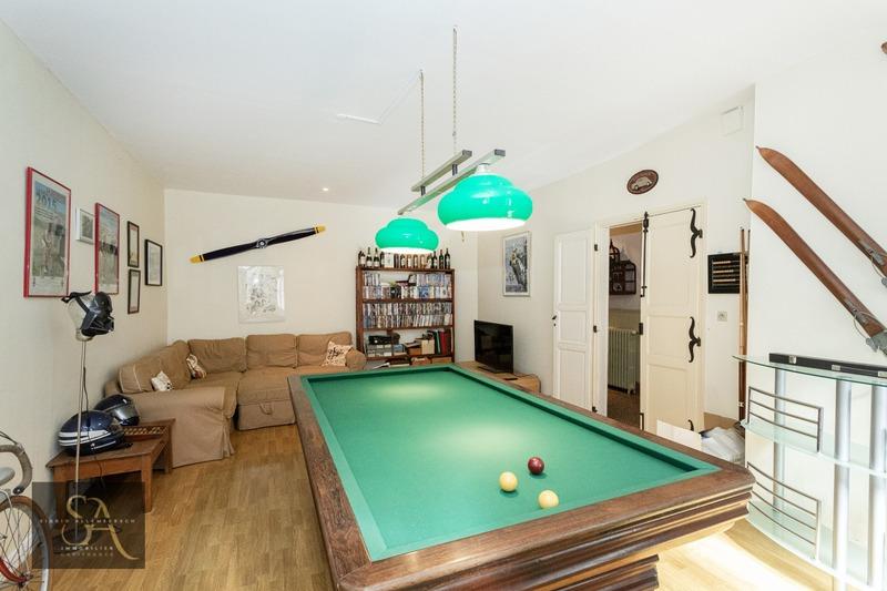 Maison - 460 m² - 13 pièces