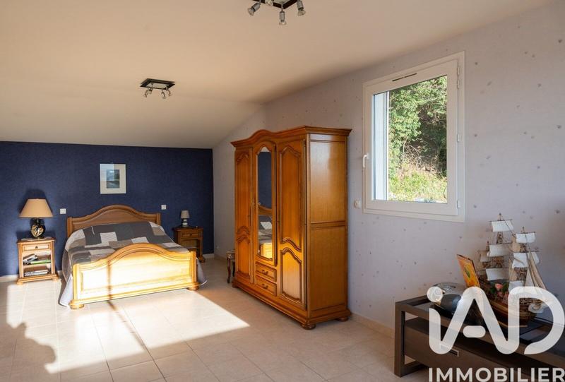 Maison - 235 m² - 8 pièces