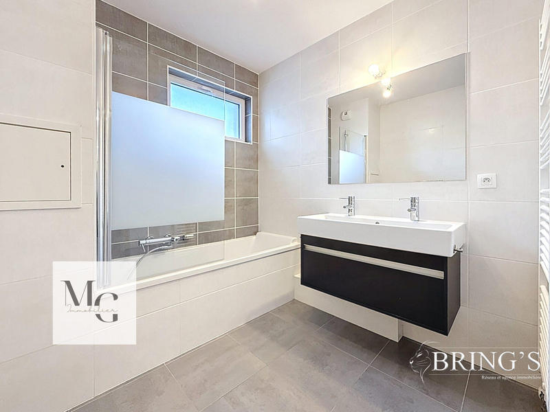 Appartement - 90 m² - 5 pièces