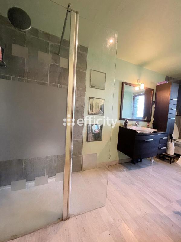 Maison - 236 m² - 8 pièces