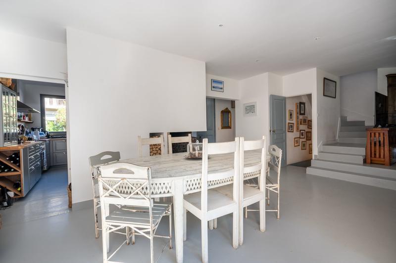 Maison - 300 m² - 9 pièces