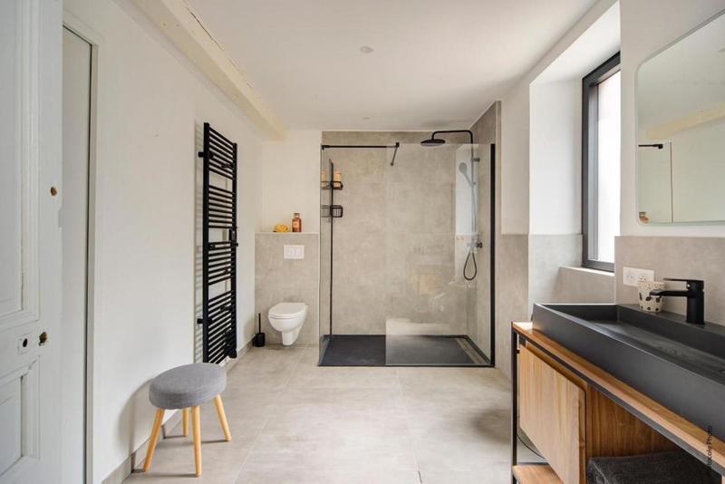 Maison - 220 m² - 7 pièces