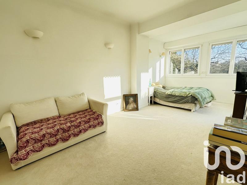 Maison - 212 m² - 9 pièces