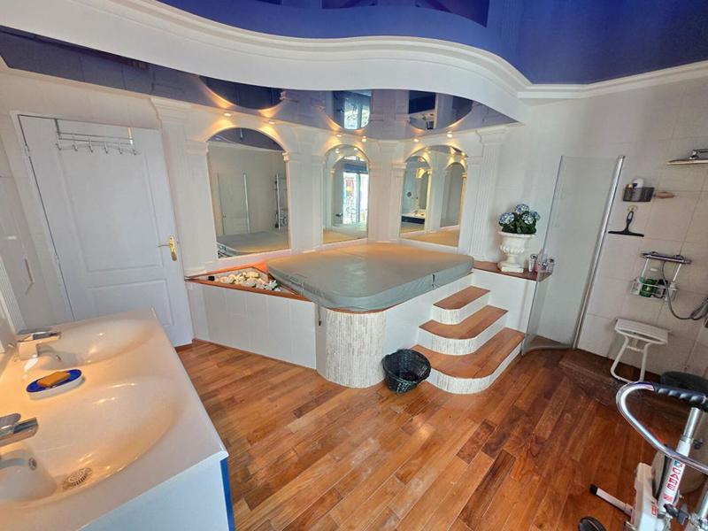 Propriété - 357 m² - 12 pièces