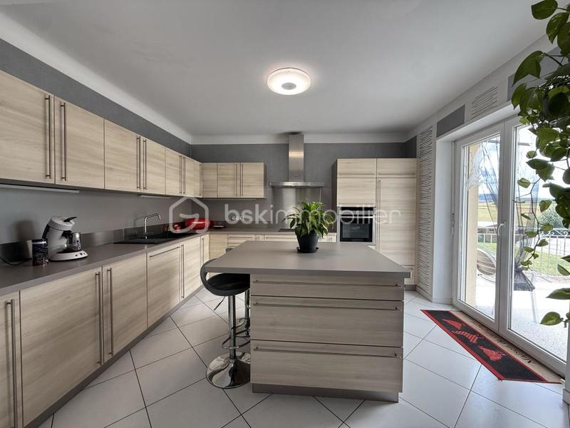 Maison - 177 m² - 7 pièces