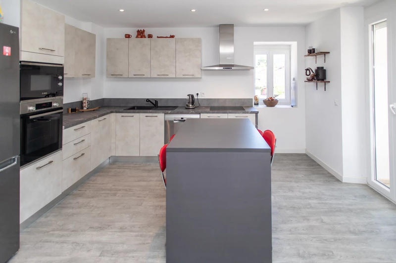 Appartement - 100 m² - 4 pièces