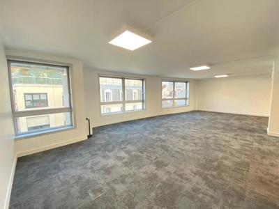 Bureau - 1 562 m²