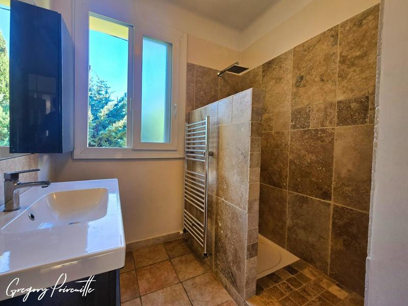 Maison - 93 m² - 5 pièces