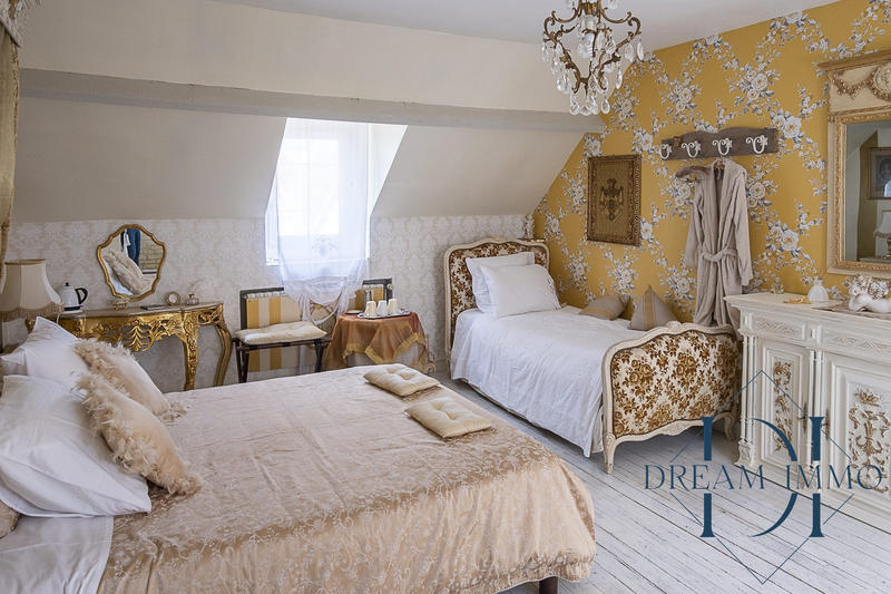 Maison - 288 m² - 13 pièces