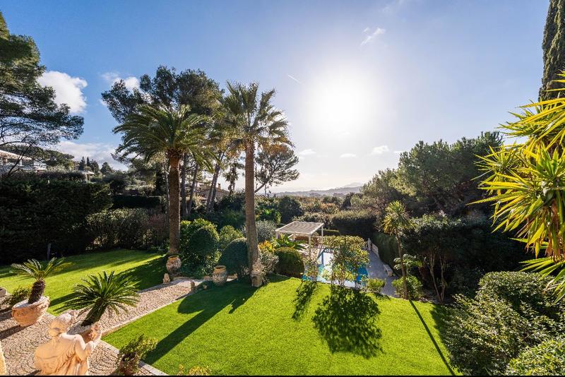 Villa - 270 m² - 6 pièces