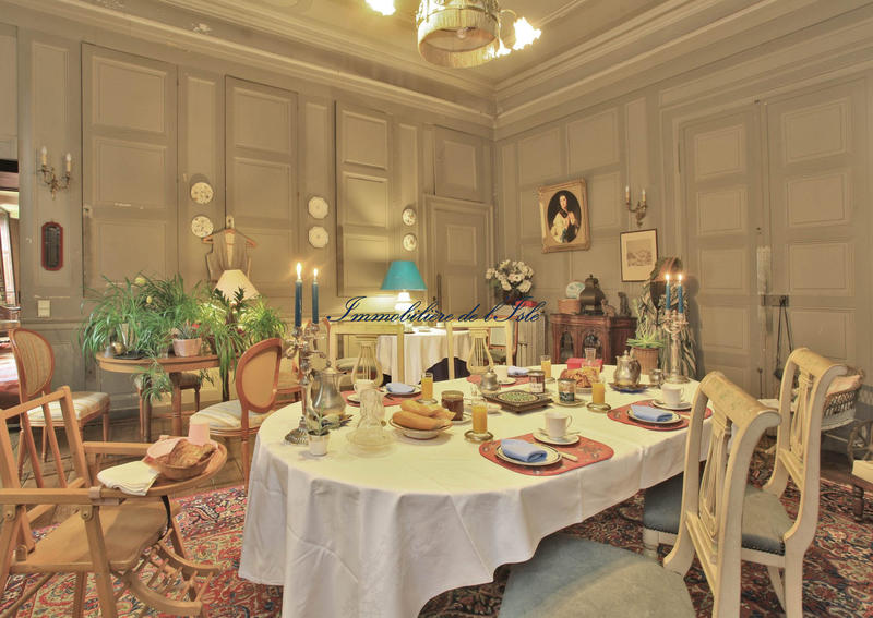 Maison - 792 m² - 14 pièces