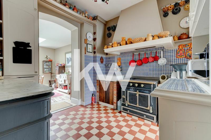 Maison - 290 m² - 11 pièces