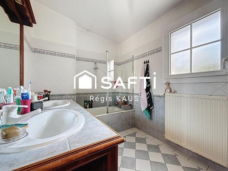 Maison - 210 m² - 7 pièces