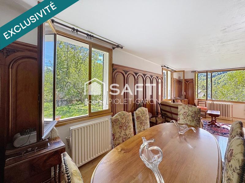 Maison - 221 m² - 8 pièces