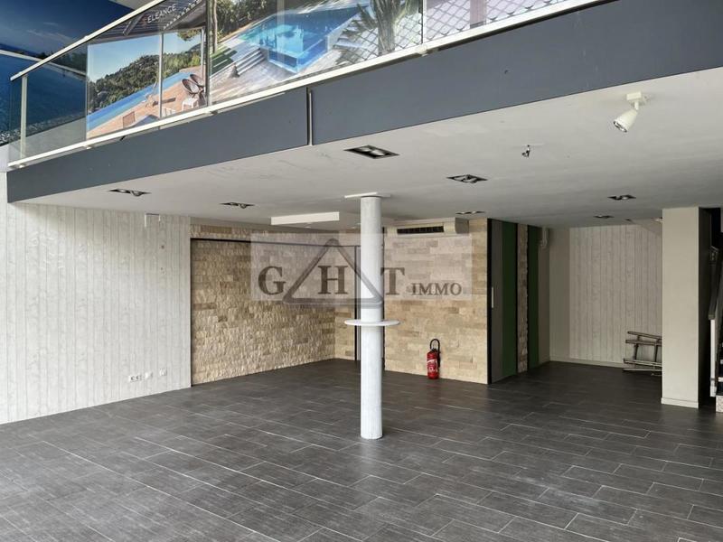Local commercial - 114 m²