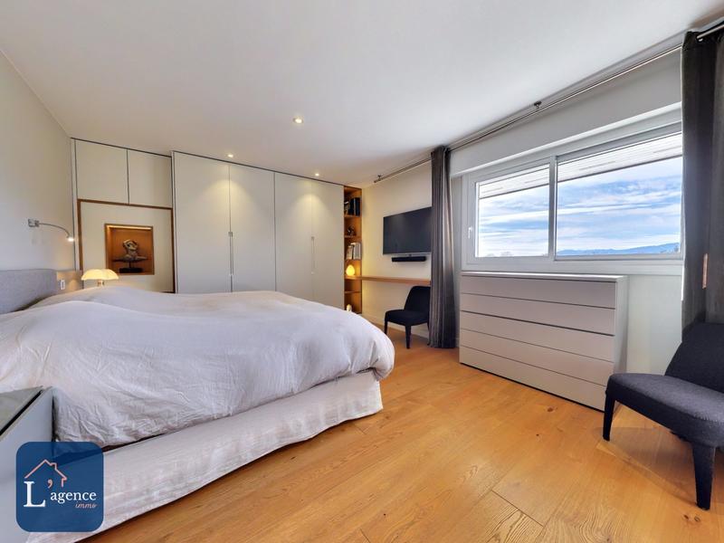 Appartement - 257 m² - 6 pièces