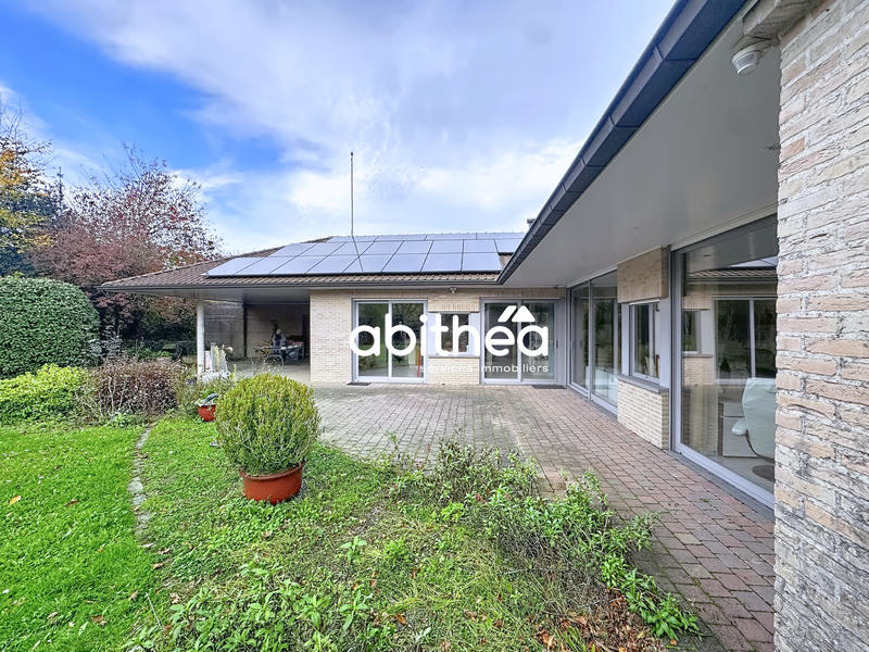 Maison - 368 m² - 9 pièces