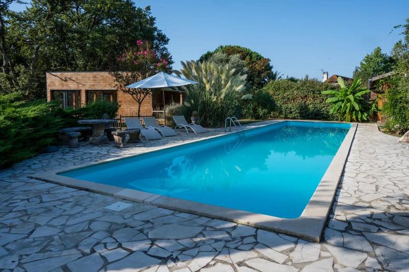 Maison - 370 m² - 9 pièces