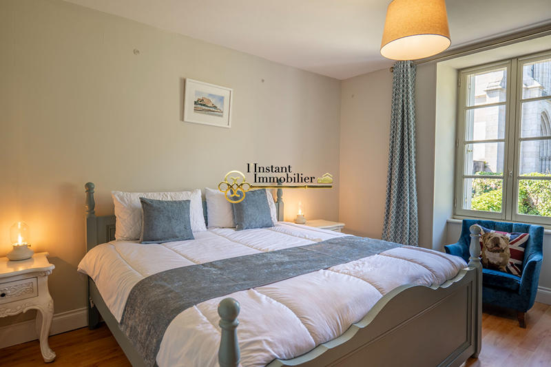 Demeure - 185 m² - 11 pièces