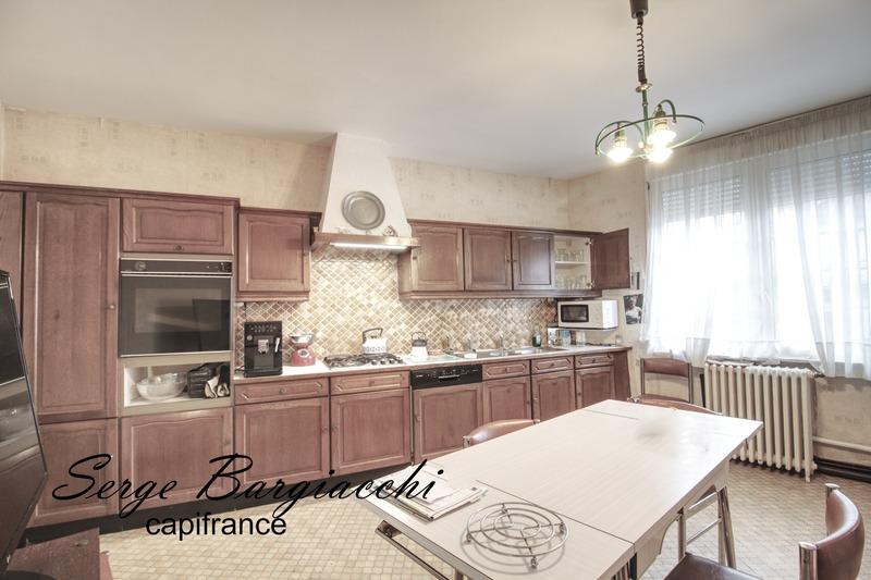 Maison - 200 m² - 8 pièces