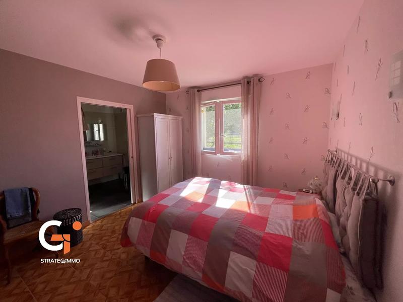 Maison - 220 m² - 8 pièces