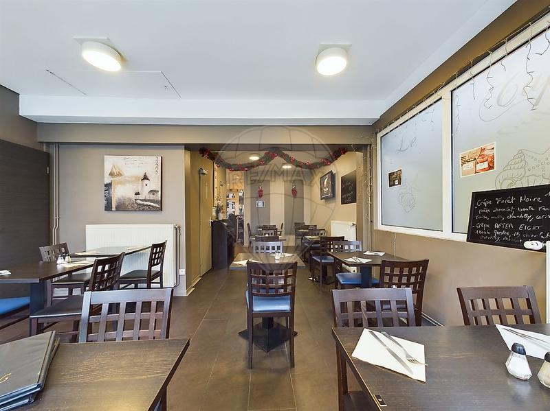 Hôtellerie / Restauration - 76 m² - 5 pièces