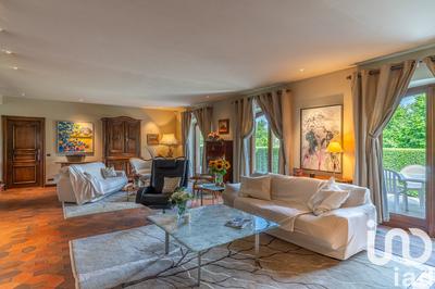 Maison - 365 m² - 11 pièces